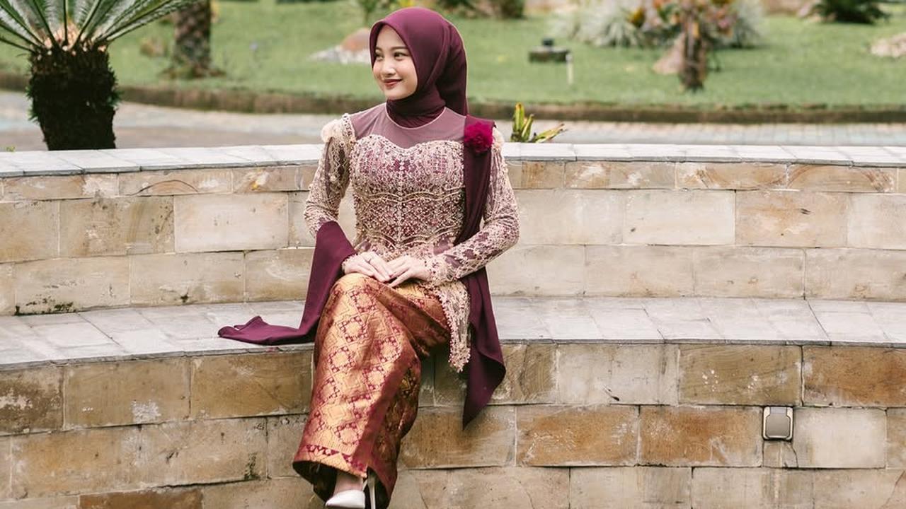 7 Inspirasi Kebaya Terbaru untuk Wisuda 2025, Tampil Anggun dan Modern di Hari Kelulusan