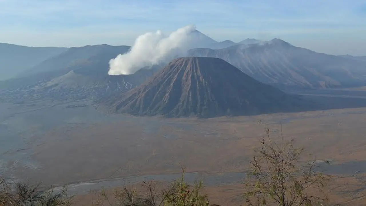 20151117-Gunung Bromo-Status Waspada-Malang
