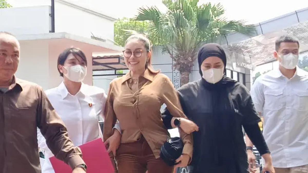 Kondisi Nikita Mirzani Saat Masuk Rutan Dibongkar Pengacara: Santai dan Tegar, Tak Merasa Memeras