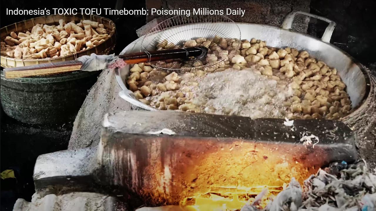 Ancaman Kontaminasi Dioksin dan Mikroplastik dari Pembakaran Sampah Plastik di Industri Tahu Berbahan Bakar Sampah