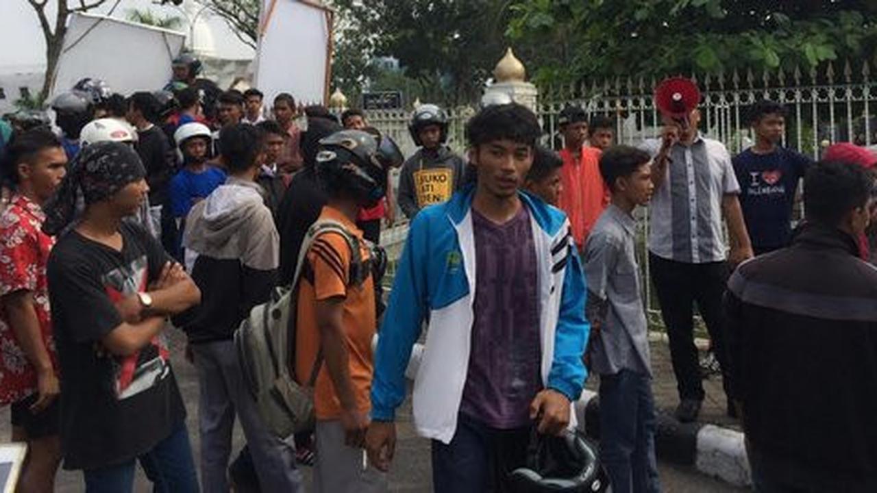 Suporter sepak bola Riau gelar aksi desak kongres HMI dibubarkan