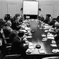Pertemuan di Gedung Putih untuk menyampaikan Laporan Space Task Group (STG) kepada Presiden Richard M. Nixon. Pada 5 Januari 1972, Presiden AS Richard Nixon mengarahkan NASA untuk membangun pesawat luar angkasa. (Kredit gambar: ARichard Nixon Presidential Library and Museum.)