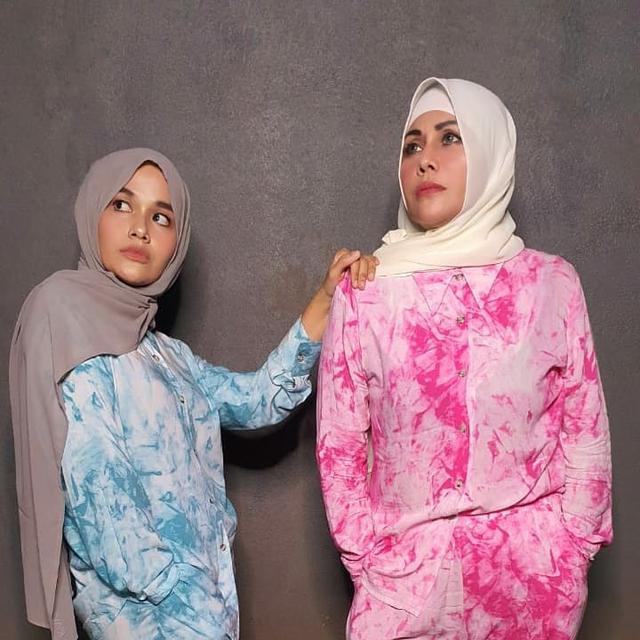 Potret Terbaru Mak Vera Mantan Manajer Olga Syahputra, Kini Mantap Tampil Berhijab. (Sumber: Instagram/makverazanobia)