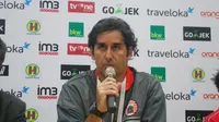 Pelatih Persija Jakarta,  Stefano Cugurra Teco, menilai gol yang dicetak Muhammad Rifqi tidak sah karena offside. (Bola.com/Zulfirdaus Harahap)