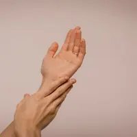 Berikut perbedaan kulit dengan tipe kering dan kulit yang dehidrasi/copyright pexels/Jenna Hamra