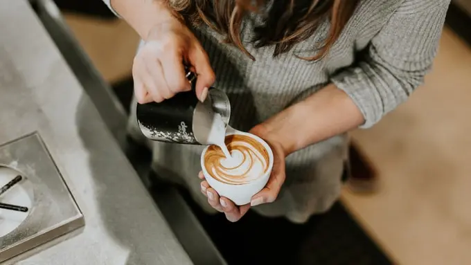 Bekerja sebagai Barista, Perjuangan Perempuan Ini Harus Hadapi Anti Masker Setiap Hari