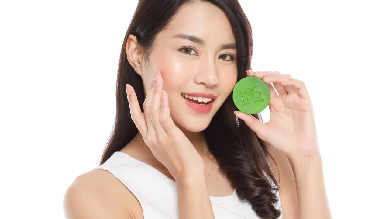 Diary Fimela: Cerita Pebisnis Muda Jawa Barat Membangun Skincare Lokal yang Mampu Menjual 300 Paket Perbulan