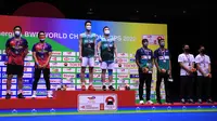 Mohammad Ahsan/Hendra Setiawan meraih medali perak pada Kejuaraan Dunia Bulu Tangkis 2022. Hasil ini didapat ganda putra Indonesia&nbsp;tersebut&nbsp;setelah&nbsp;kalah dari pasangan Malaysia Aaron Chia/Soh Wooi&nbsp;pada laga final di Tokyo Metropolitan Gymnasium, Tokyo, Jepang, Minggu (28/8/2022). (foto: PBSI)