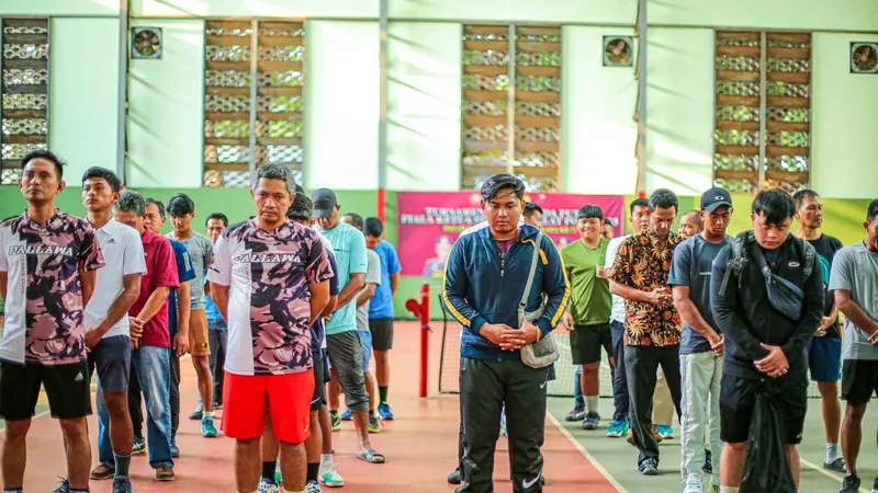 Dalam rangka memperingati hari Bhayangkara ke-77, Sekolah Tinggi Ilmu Kepolisian (STIK) menggelar turnamen tenis Piala Ketua STIK Lemdiklat Polri 2023 yang digelar selama tiga hari, yakni 28-30 Juli 2023, di lapangan tenis indoor STIK (Istimewa)