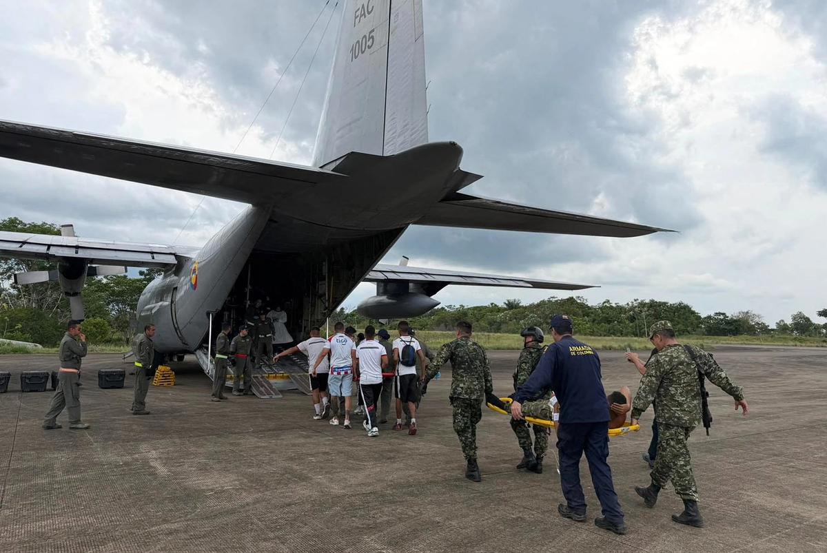 FOTO: Pesawat Hercules Jatuh Sesaat Lepas Landas Puluhan Orang Tewas