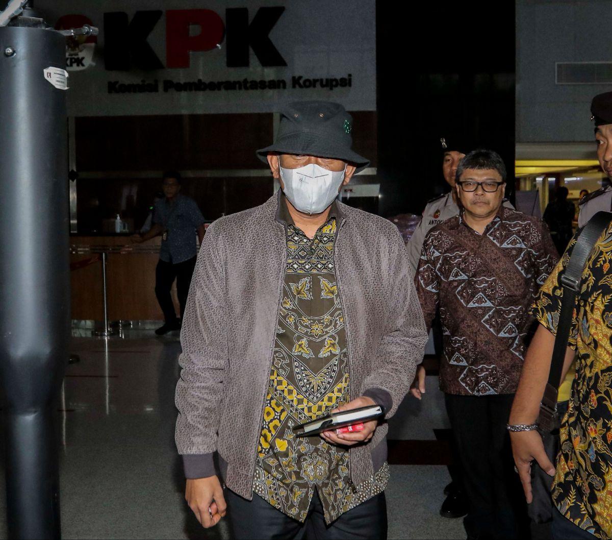 Anggota VI Badan Pemeriksa Keuangan (BPK), Pius Lustrilanang rampung menjalani pemeriksaan di Kantor Komisi Pemberantasan Korupsi (KPK), Jakarta, Jumat (1/12/2023).&nbsp;Pius diperiksa sebagai saksi terkait kasus  dugaan suap pengondisian temuan pemeriksa