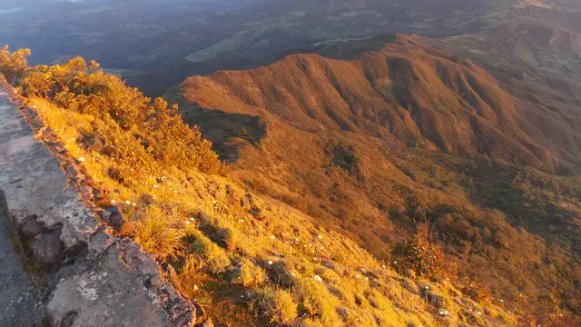 Puncak di Gunung Ramelau, Timor Leste