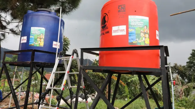 Kementerian Sosial (Kemensos) membangun sumur bor di beberapa lokasi pengungsian korban terdampak gempa Cianjur, Jawa Barat.