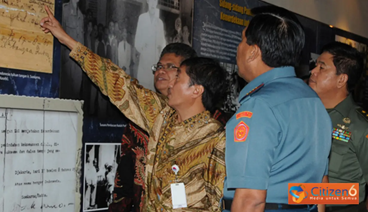 Citizen6, Jakarta: Dalam kunjungan tersebut Panglima TNImeninjau ruang baca dan Diorama Sejarah Perjalanan Bangsa (DSPB) ANRI. (Pengirim: Badarudin Bakri)