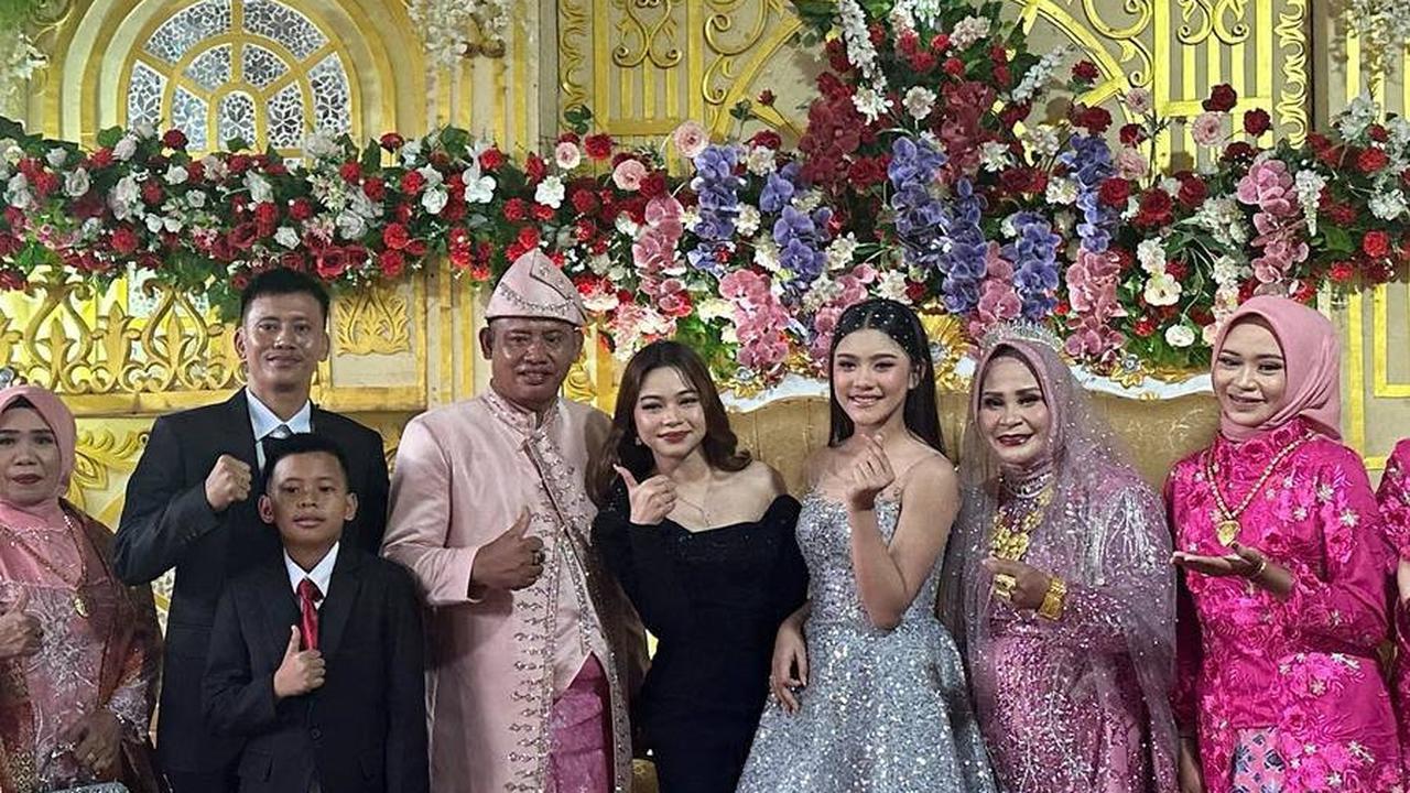 Keduanya Dari Kampung Yang Sama