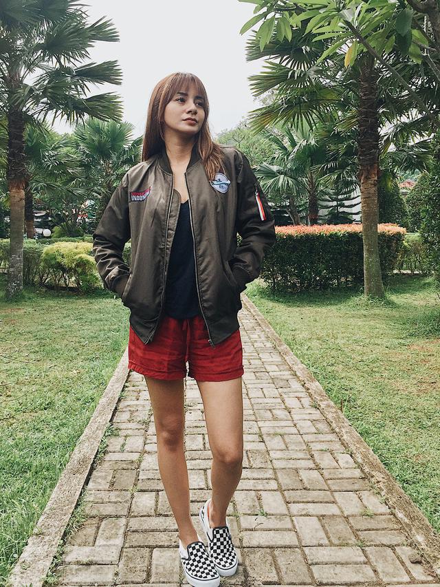 Gaya Milenial Banget Kirana Larasati dengan 5 Fashion 