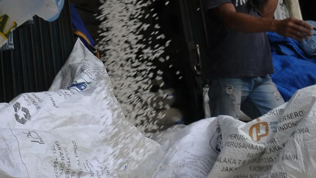 "Setau saya pemerintah berupaya untuk memperkuat penyediaan stok (beras) dan kemudian mencairkan distribusinya," ungkap Tito.