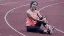 Atlet lari putri Indonesia, Jeany Nuraini, berpose usai latihan di Stadion Madya, Jakarta, Kamis (17/10/2019). Sprinter muda ini akan menjadi salah satu atlet yang akan berlaga di SEA Games 2019. (Bola.com/M Iqbal Ichsan)