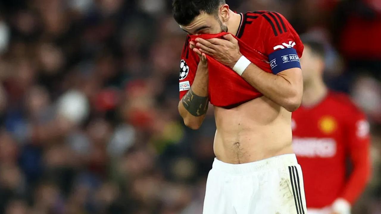 Manchester United tersingkir dari Liga Champions 2023/2024 usai diterkam Bayern Munich.<br><br>Bermain di Old Trafford, Rabu (13/12/2023) dini hari WIB, MU dengan dengan skor 0-1 dalam laga matchday 6.