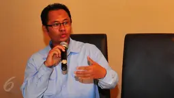 Humas HTI, H. Ipung saat menjawab pertanyaan wartawan terkait melakukan rapat besar dan pawai di Stadion GBK pada Sabtu 30 Mei 2015 mendatang, Jakarta, Kamis (28/5/2015).  (Liputan6.com/Yoppy Renato)