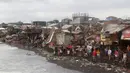 Suasana desa Pigcale pasca terkena Topan Melor, di kota Legazpi, provinsi Albay, Filipina (15/12). Kedatangan Topan Melor membuat 800.000 orang dievakuasi dari Filipina tengah. (REUTERS/Rhaydz Barcia)