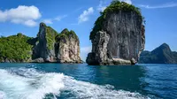 Potret yang diambil pada 4 Oktober 2019 ini menunjukkan pulau di Andaman Sea, Phuket, Thailand. (Mladen ANTONOV / AFP)