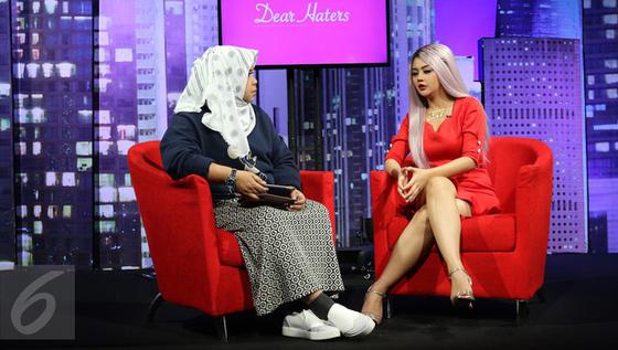 DEAR HATERS: Penampilan Ini yang Bikin Jenita Janet Dibilang Norak