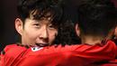 Heung Min Son merayakan gol yang dicetaknya pada laga Liga Champions di Leverkusen, Rabu (25/2/2015). Pemain asal Korsel itu akan melakoni debutnya  bersama Tottenham pada pekan ini. (AFP Photo/Patrik Stollarz)