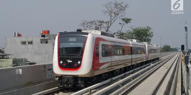 VIDEO: Penampakan LRT Jakarta Lintasi Kelapa Gading