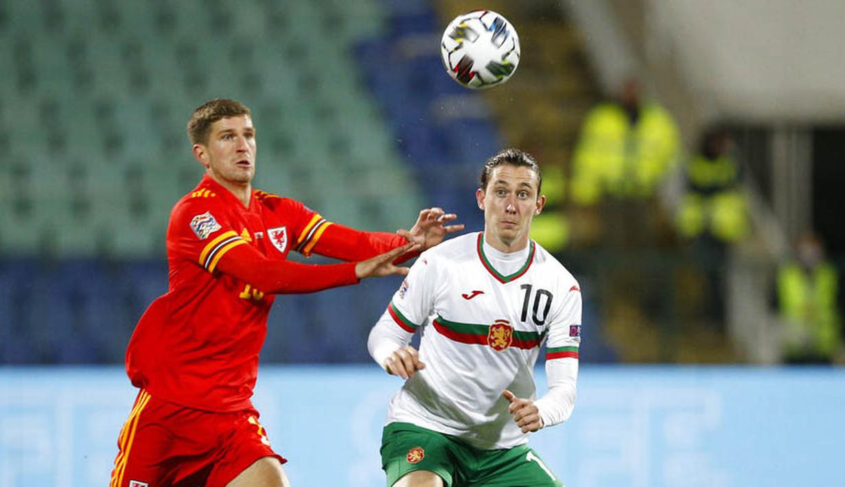 Pemain Wales, Jonny Williams, melakukan selebrasi usai mencetak gol ke gawang Bulgaria pada laga UEFA Nations League di Stadion Vassil Levski, Kamis (15/10/2020). Wales menang dengan skor 1-0. (AP Photo/Anton Uzunov)
