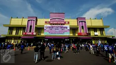 Suporter Persib memenuhi pelataran Stadion Galuh Ciamis, Minggu (10/4/2016). Persib Bandung akan melakoni laga persahabatan segitiga melawan PSGC Ciamis di Stadion Galuh. (Liputan6.com/Helmi Fithriansyah)