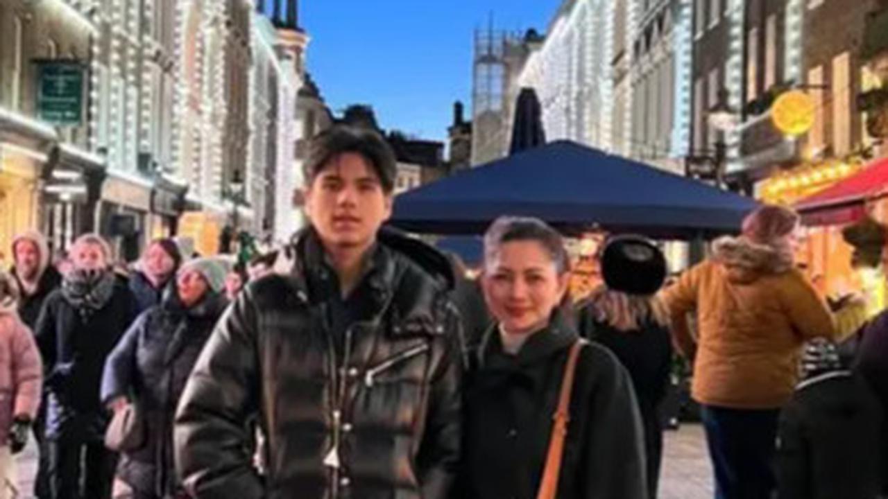 Jarang Tersorot, Intip Potret Kebersamaan Cut Keke dan Anaknya saat di London yang Curi Perhatian