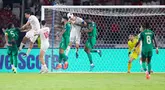 Lini pertahanan menjadi salah satu kunci kemenangan Timnas Indonesia kontra Arab Saudi. Solidnya performa Jay Idzes dan kawan-kawan dalam bertahan membuat penyerang lawan kesulitan mencetak gol. (Bola.com/M Iqbal Ichsan)