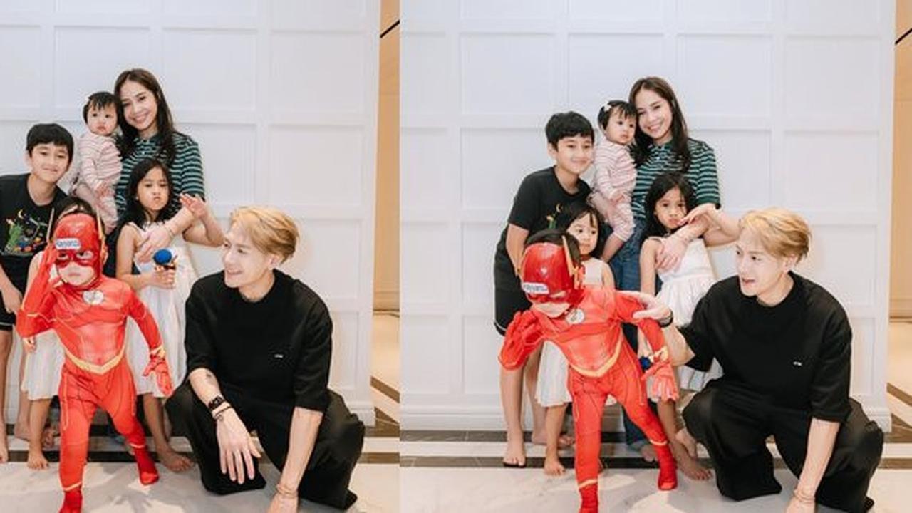 Potret Jackson Wang di Rumah Raffi Ahmad, Rayyanza Tampil Super Gemas Pakai Kostum Superhero