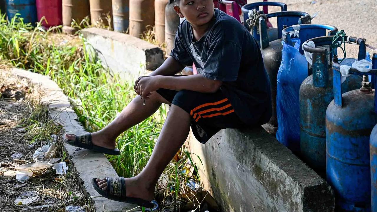 FOTO: Antrean Panjang Warga Banda Aceh Dampak Terbatasnya Pasokan LPG