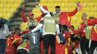 Pemain Ghana melakukan selebrasi setelah mengalahkan Argentina 3-2 di Piala Dunia U-20 di Wellington, Selandia Baru, Selasa 2 Juni 2015. (AP Photo / Ross Setford)