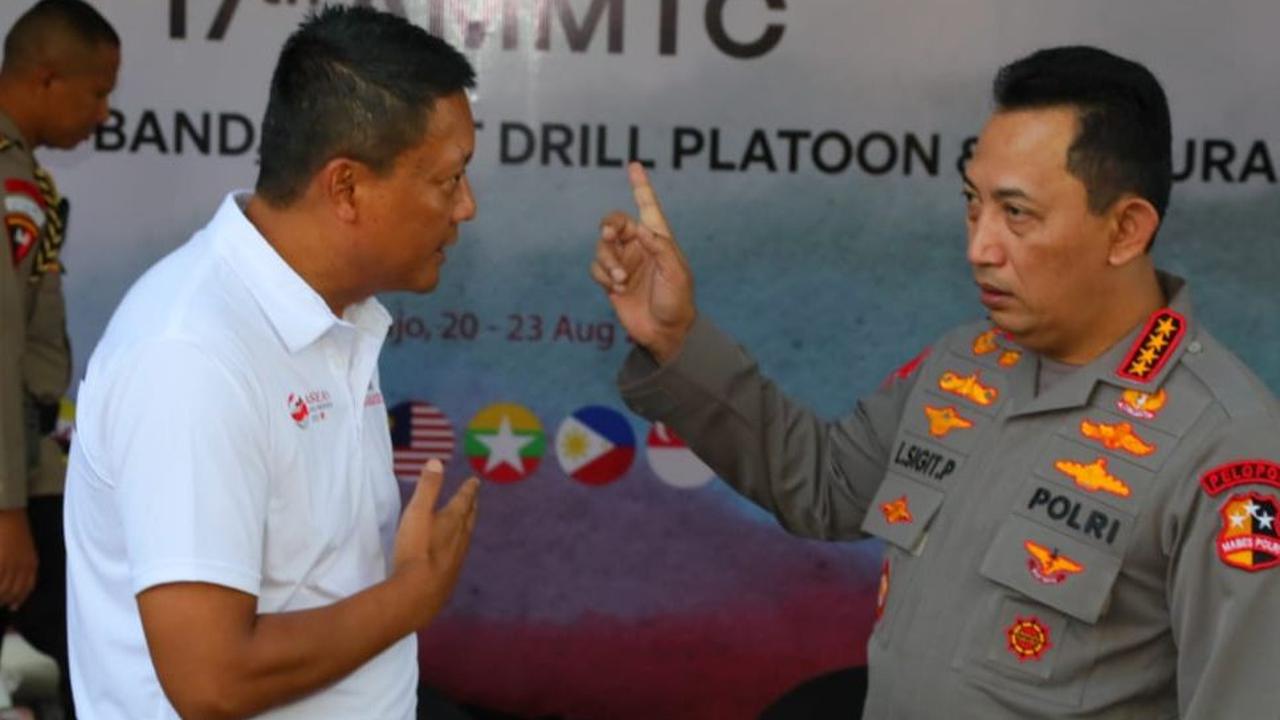 Begitu tiba di Marina Meruorah, Kadiv Hubinter Irjen Khrisna Murti langsung menjelaskan kesiapan acara kepada Kapolri. Sebab, Kapolri merupakan Ketua AMMTC 2023 akan memimpin acara tersebut.