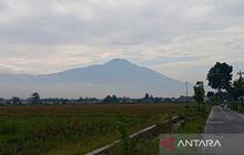 Aktivitas Vulkanik Meningkat, Batas Aman Kawah Gunung Slamet Diperluas Jadi Tiga Kilometer