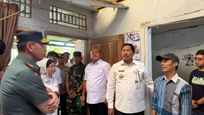 Pj Gubernur Jateng Nana Sudjana mengapresiasi bantuan yang diberikan PT Kawasan Industri Terpadu Batang (Grand Batang City) terhadap warga terdampak gempa Batang, Jawa Tengah (Jateng) pada Minggu 7 Juli 2024.