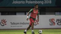 Bek Indonesia, Bagas Adi, saat melawan Palestina pada laga Asian Games di Stadion Patriot, Jawa Barat, Rabu (15/8/2018). Indonesia takluk 1-2 dari Palestina. (Bola.com/Vitalis Yogi Trisna)