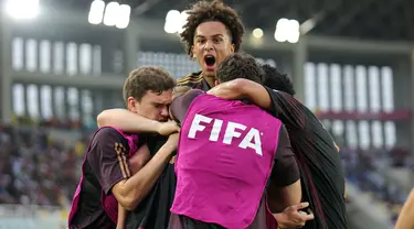 Pemain Timnas Jerman U-17 merayakan gol ke gawang Timnas Argentina U-17 pada pertandingan semifinal Piala Dunia U-17 di Stadion Manahan, Solo, Jawa Tengah, Selasa (28/11/2023). (Doc. LOC WCU17/NFL)