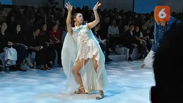 Potret Dita Karang Jadi Muse Sejauh Mata Memandang di JFW 2026, Membius Penonton dengan Tarian
