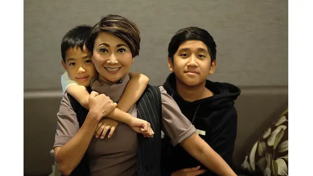 Indy Barends, Raphael Benaya dan Manuel Tobias Sarmanella