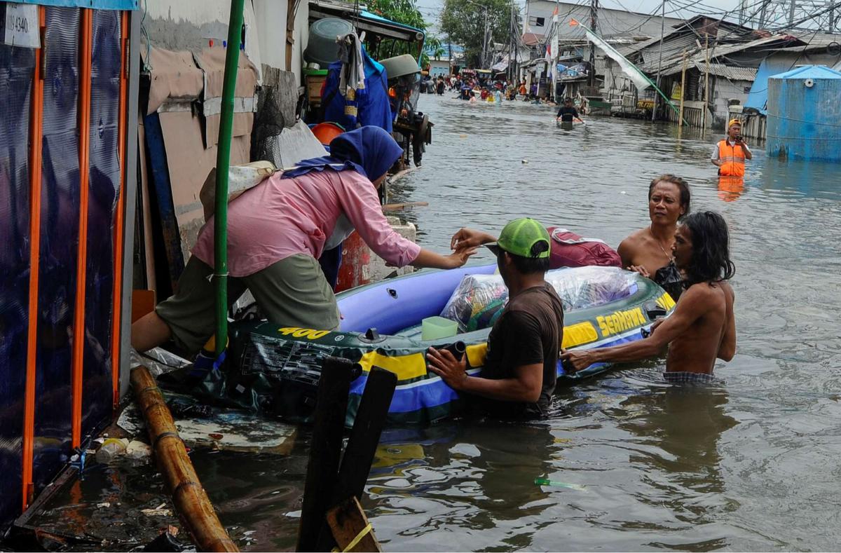Banjir rob di Muara Angke
