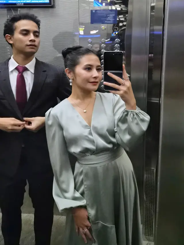 Gaya Couple Artis Hadir di Pernikahan Arbani Yasiz dan Raissa Ramadhani.