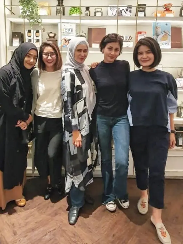 Cindy Fatikasari dan Novita Angie (Instagram/novitaangie)