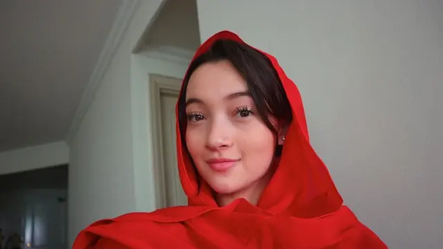 6 Potret Megan Domani Pakai Hijab, Makin Anggun