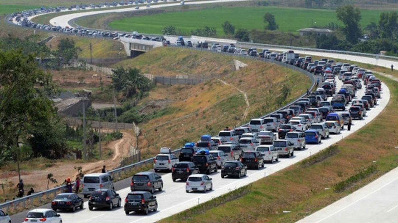 Diserbu pemudik, Tol Cipali padat merayap