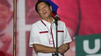 Kandidat presiden, Ferdinand Marcos Jr., putra mendiang diktator, bereaksi terhadap massa pada kampanye terakhir mereka yang dikenal sebagai "Miting De Avance" pada Sabtu, 7 Mei 2022 di Kota Paranaque, Filipina. (AP Photo/Aaron Favila)