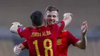 Pemain Spanyol Dani Olmo (belakang) mendapat selamat dari rekan setimnya Jordi Alba usai mencetak gol ke gawang Kosovo pada pertandingan Grup B babak kualifikasi Piala Dunia 2022 antara di Stadion La Cartuja, Seville, Spanyol, Rabu (31/3/2021). Spanyol menang 3-1. (AP Photo/Miguel Angel Morenatti)